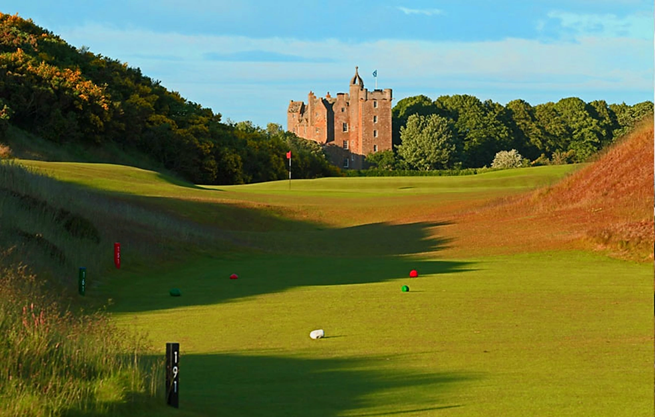 The 4th tee at Castle Stuart with the Castle behind the green