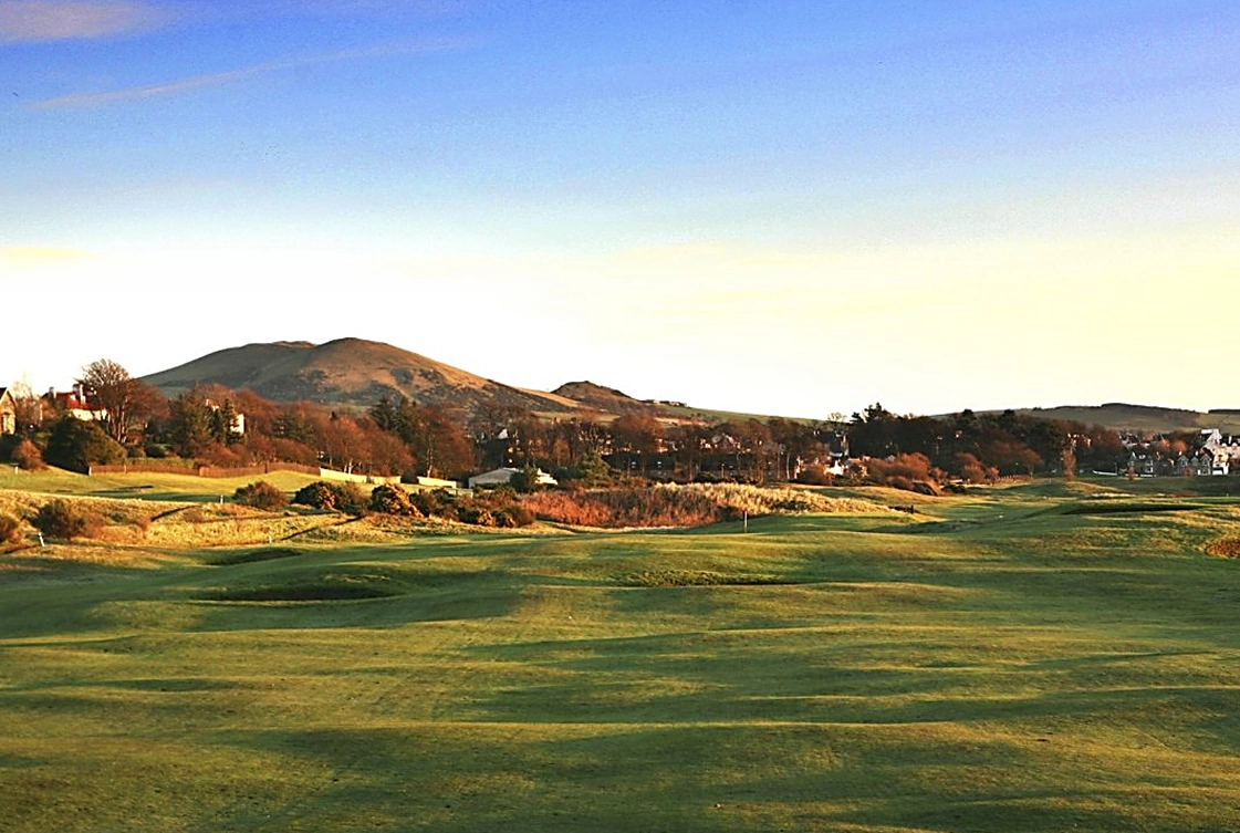 Lundin Links fiarway looking to Largo law