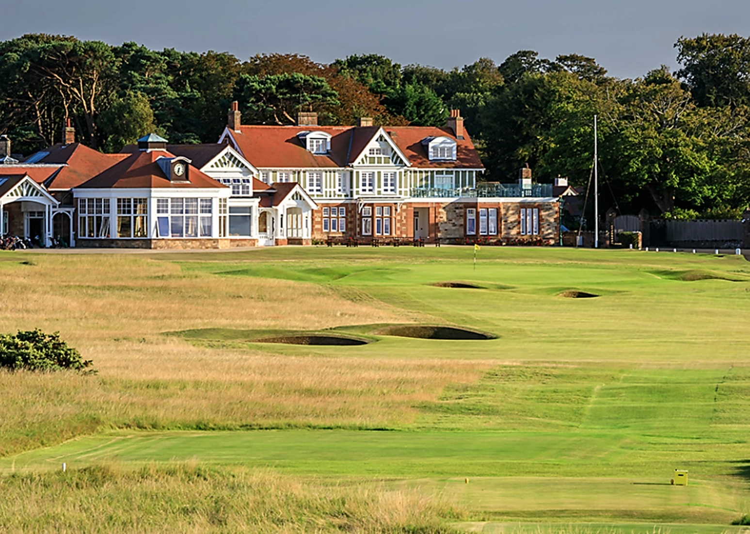 18th hole at Muirfield looking from the tee towards the green and clubhouse beyond