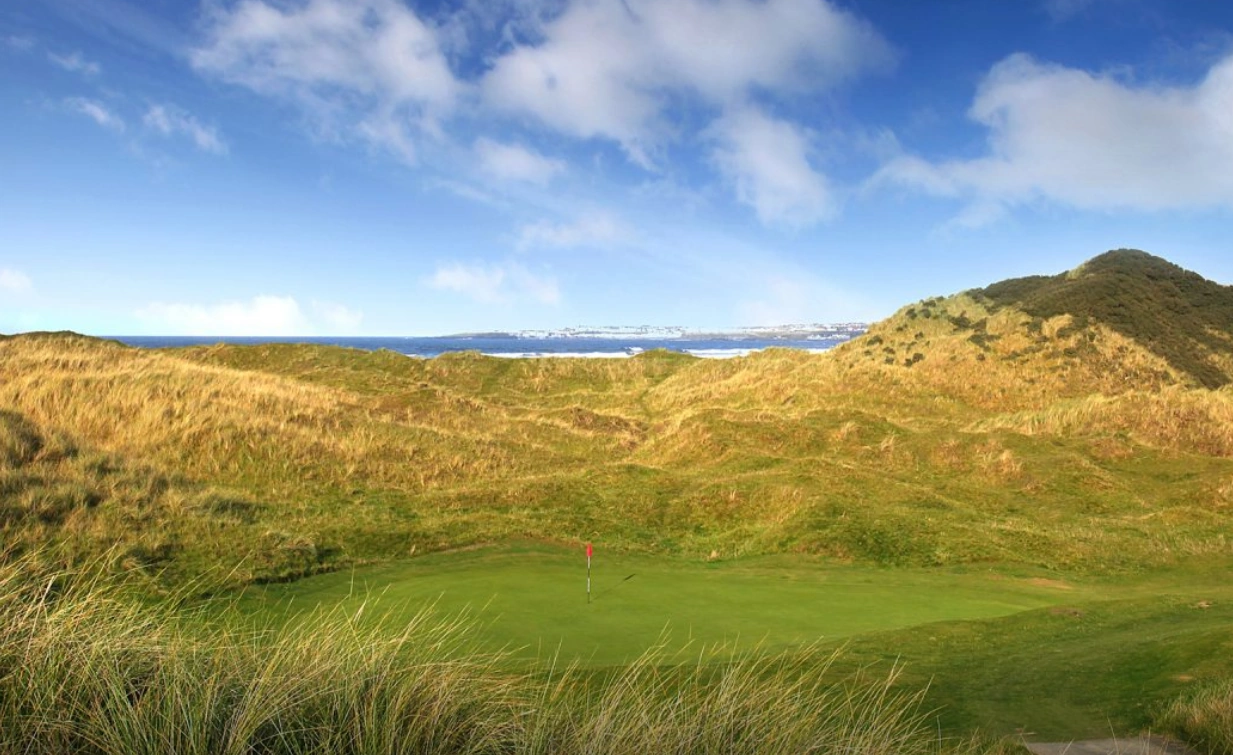 A green at Castlerock surrounded by an ampitheatre of dunes